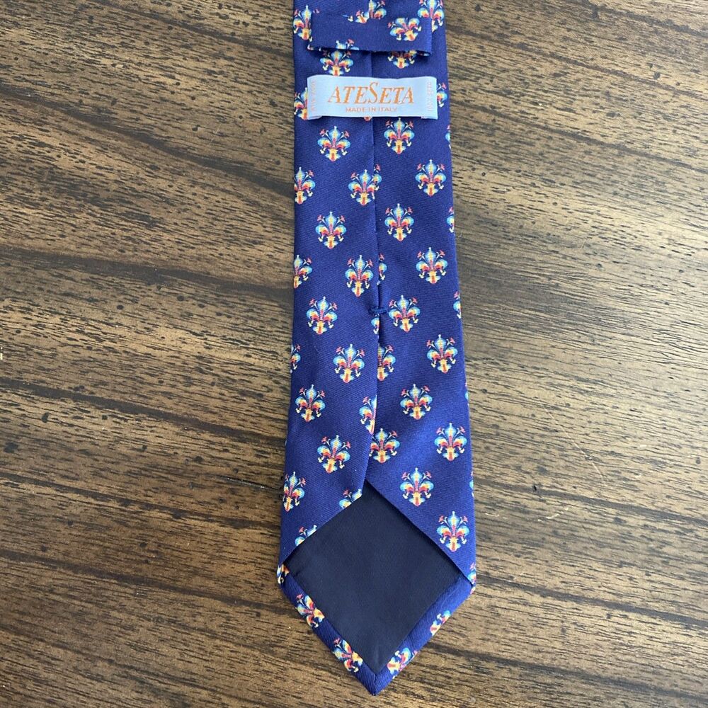 Ateseta Sartoriale Blue 100% Silk Mens Tie Necktie Ornate Fleur de Lis - Picture 4 of 4